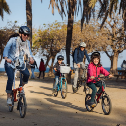 Gaudeix dels paisatges del Maresme sobre rodes  en família