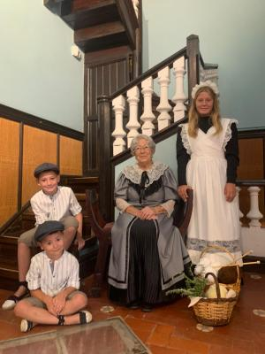 Maria y  Lluís nos reciben en su casa ens reben en su casa (Visita teatralizada) 1