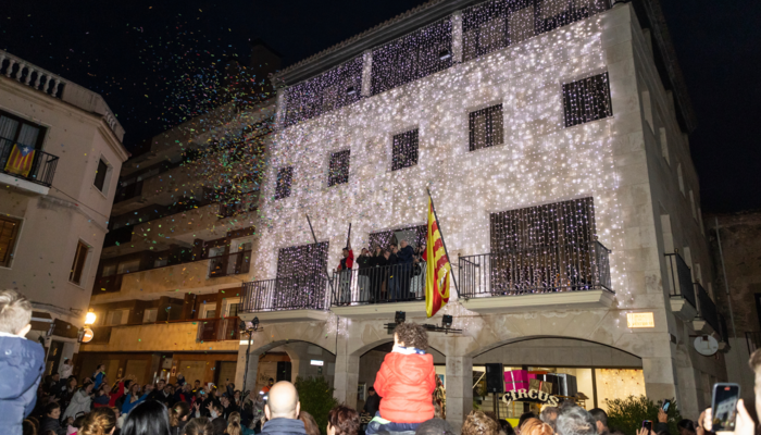 Arribada del Nadal amb l’encesa de llums i la cercavila del correllums