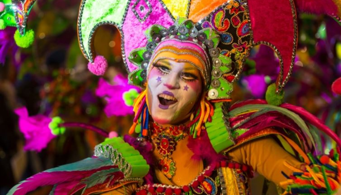 Rúa de Carnaval en Pineda